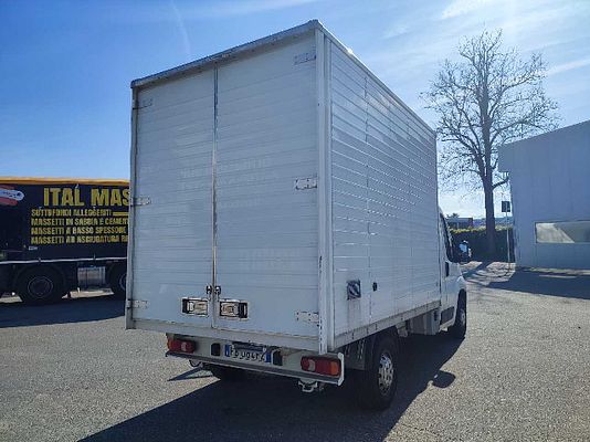 Vehicle image 5 / 11
