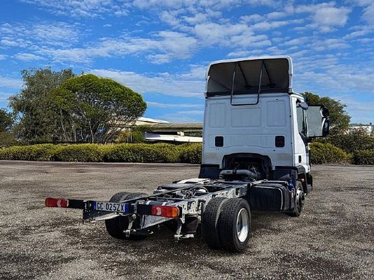 Vehicle image 6 / 14