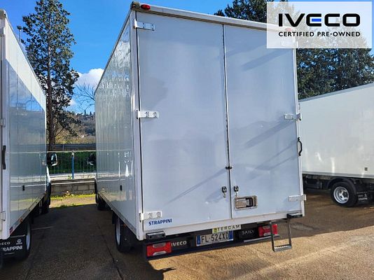 Vehicle image 5 / 6
