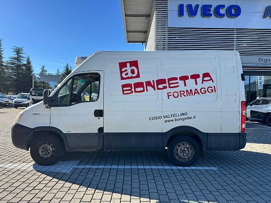 Vehicle image 2 / 12
