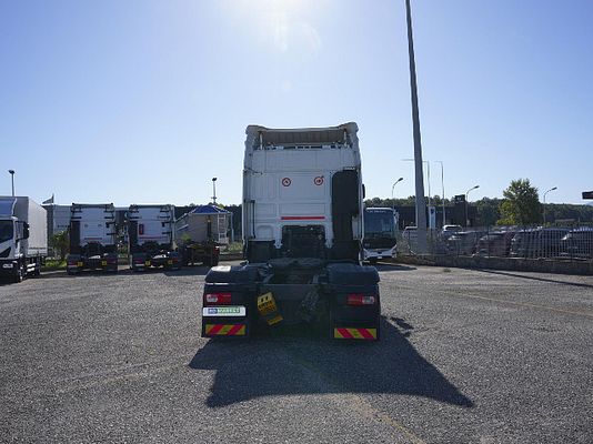 Vehicle image 6 / 14