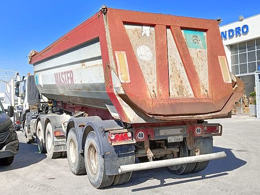 Vehicle image 3 / 4