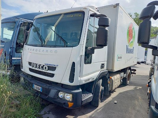 Vehicle image 1 / 5