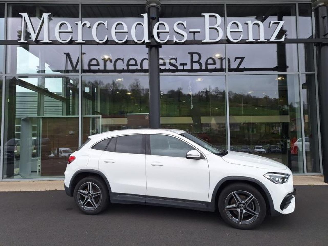 Photo du v&eacute;hicule 1 / 18