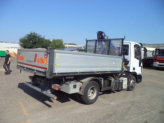Vehicle image 3 / 6