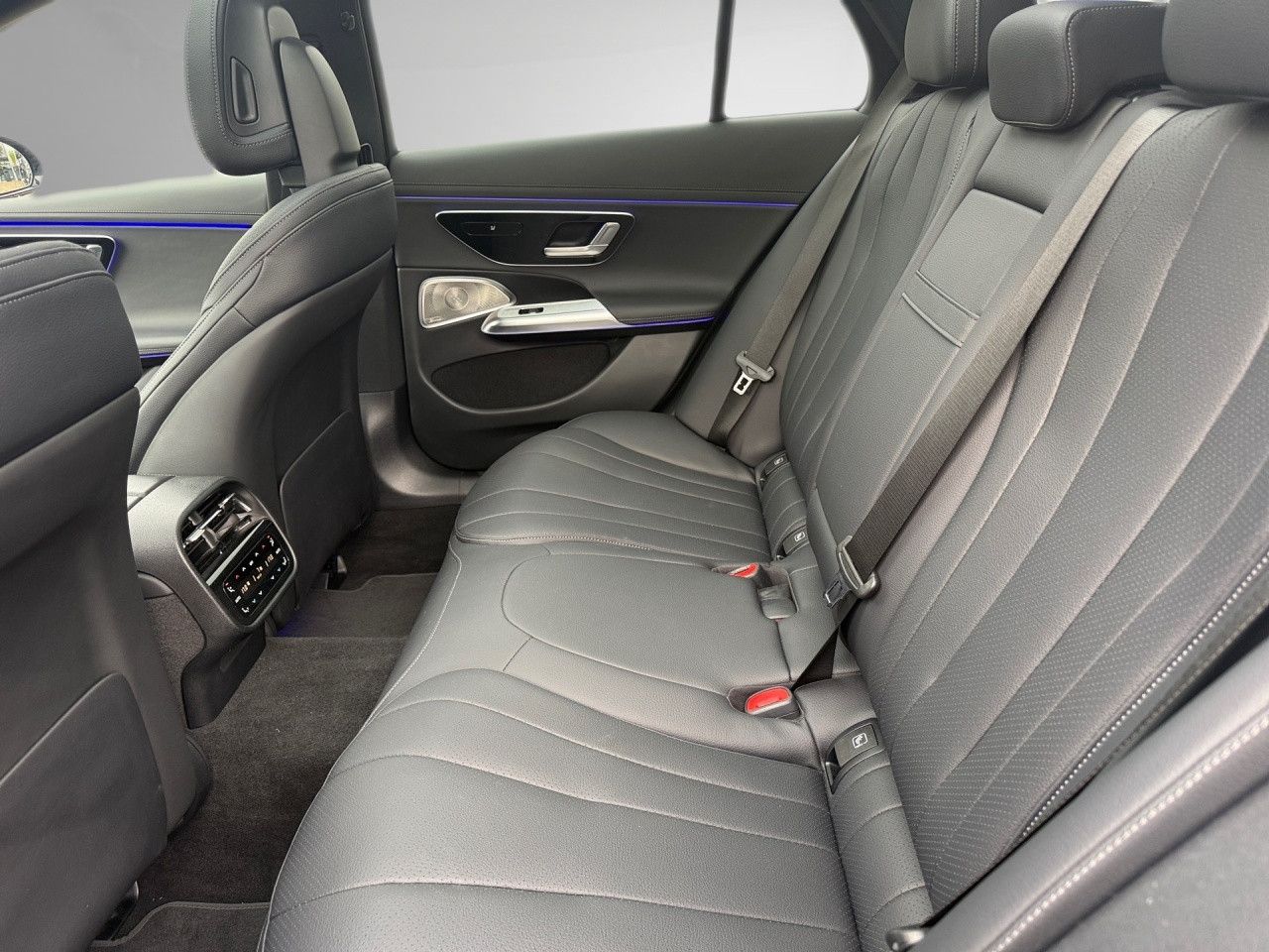 Mercedes-Benz E-Klasse – Bild 16