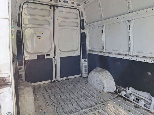 Vehicle image 5 / 15