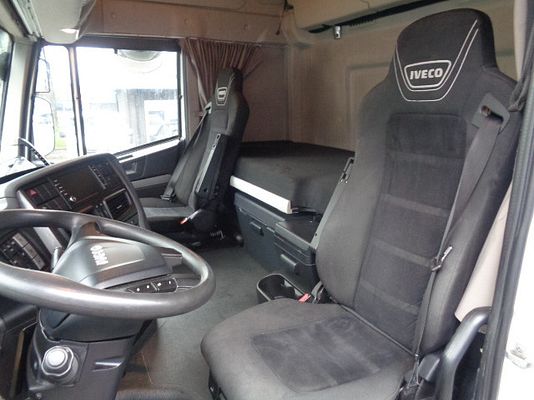 Vehicle image 8 / 15