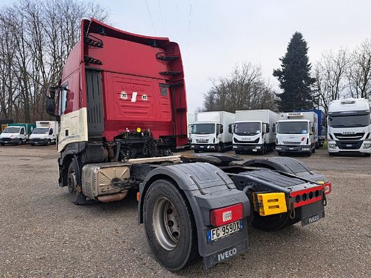 Vehicle image 8 / 15