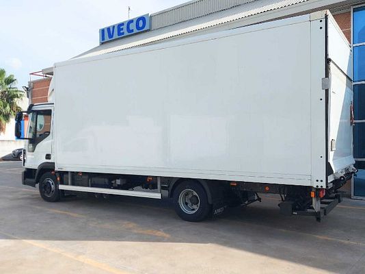 Vehicle image 2 / 4