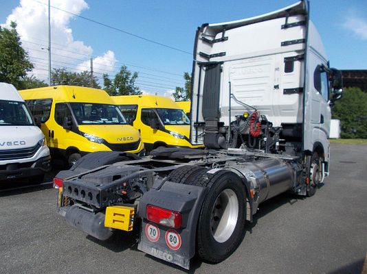 Vehicle image 4 / 10
