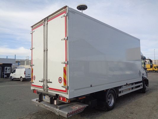 Vehicle image 5 / 18