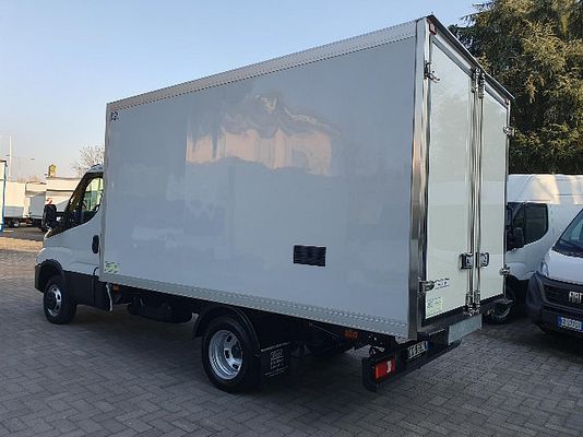 Vehicle image 5 / 10