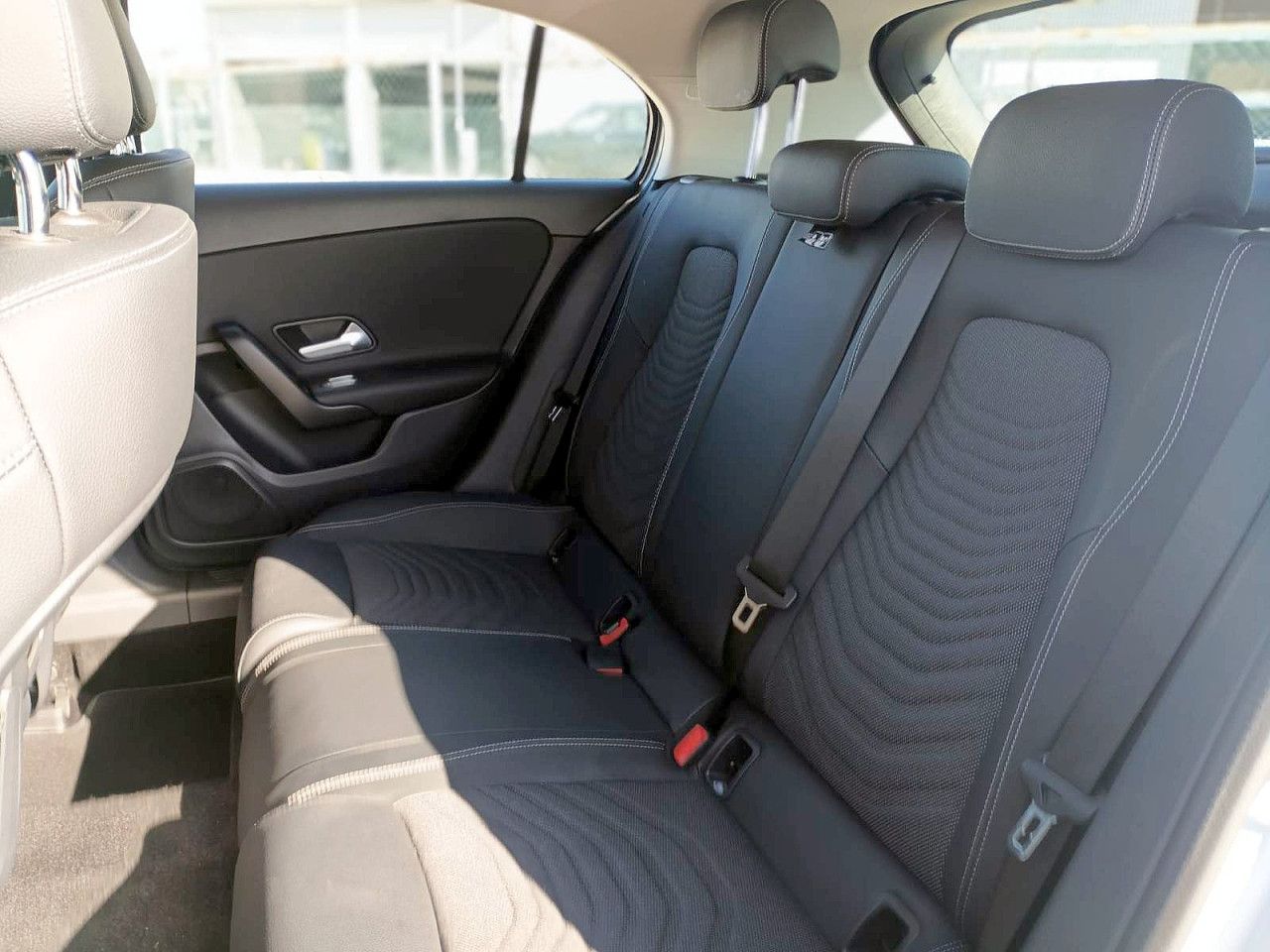 Imagem do ve&iacute;culo 4 / 10