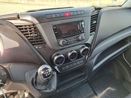 Vehicle image 14 / 15