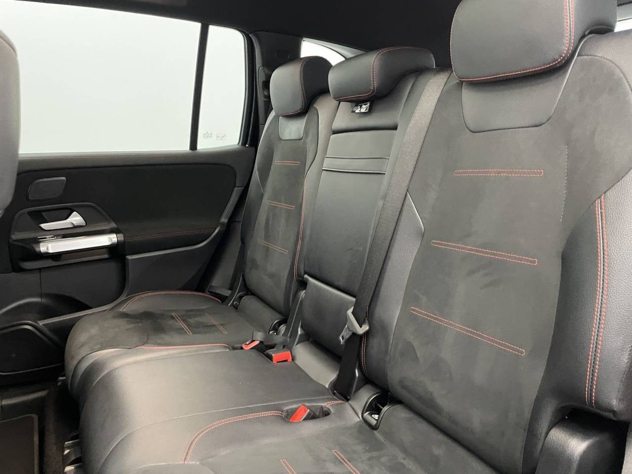 Photo du v&eacute;hicule 16 / 18