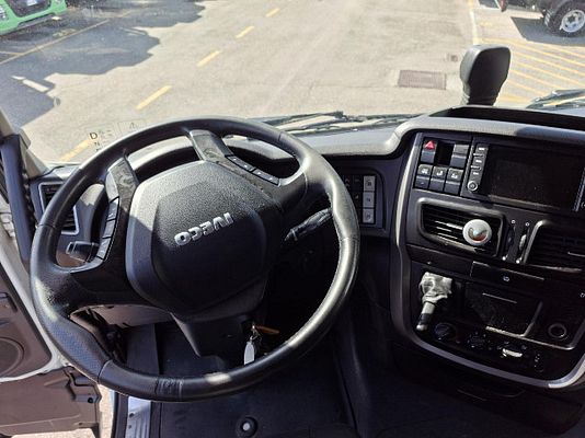 Vehicle image 5 / 7