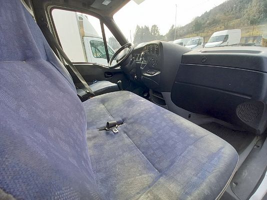 Vehicle image 5 / 5