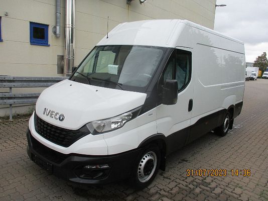 Vehicle image 1 / 5