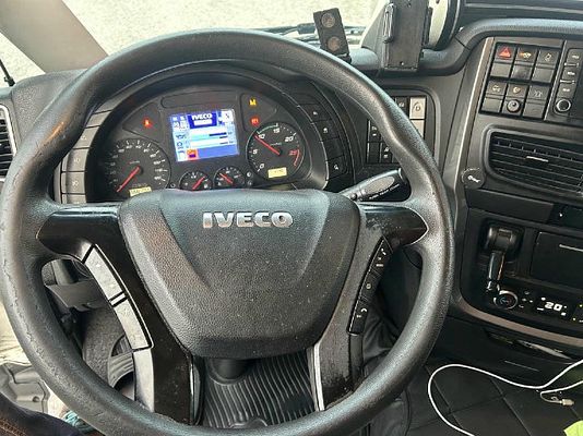 Vehicle image 21 / 24