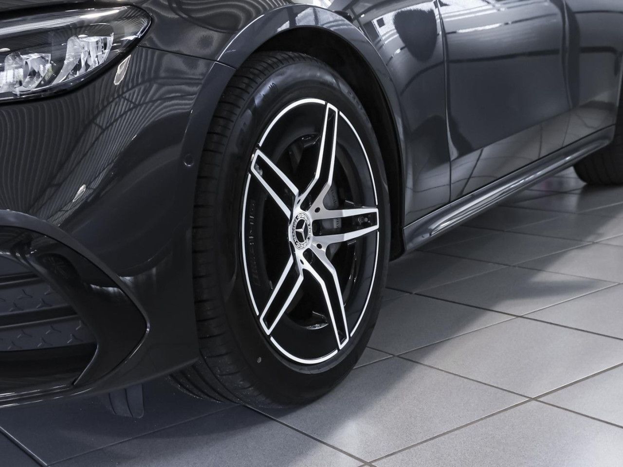 Mercedes-Benz E-Klasse – Bild 9