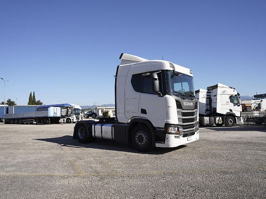 Vehicle image 3 / 13