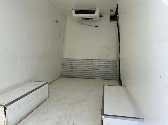 Vehicle image 5 / 9