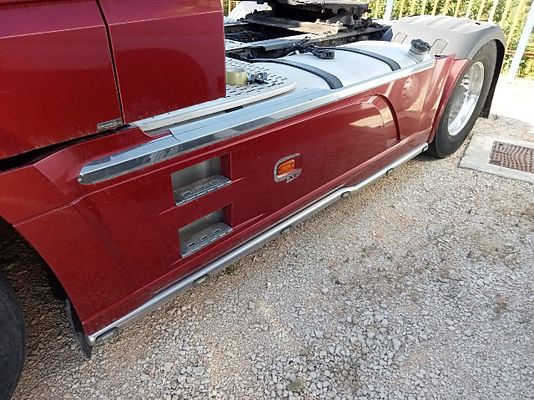Vehicle image 3 / 6