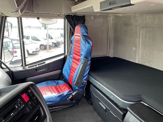 Vehicle image 12 / 18
