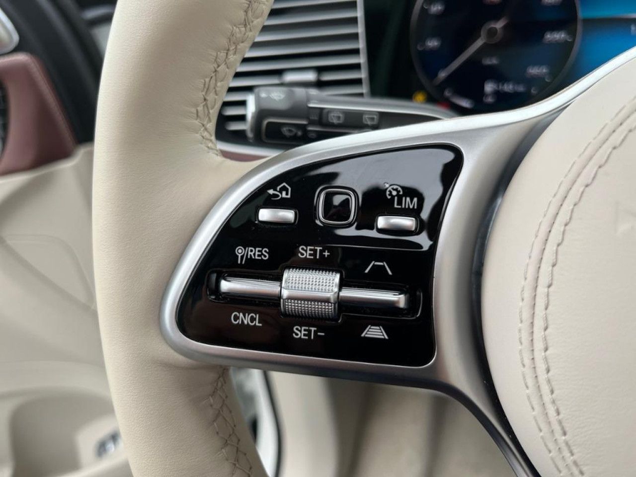 Mercedes-Benz GLS – Bild 21