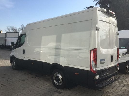 Vehicle image 6 / 10