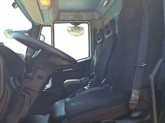 Vehicle image 13 / 14