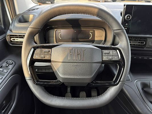 Vehicle image 12 / 15