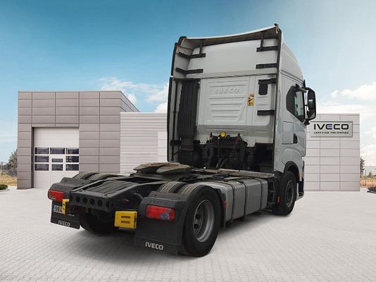 Vehicle image 3 / 6