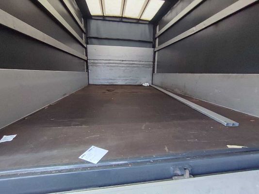 Vehicle image 7 / 10
