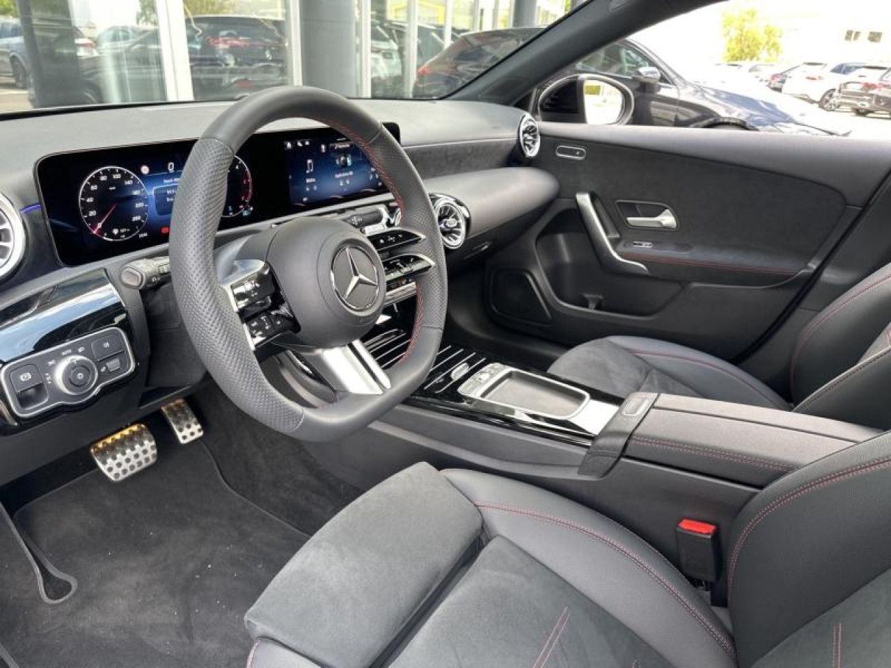 Photo du v&eacute;hicule 9 / 18