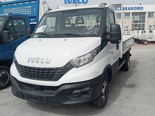 Vehicle image 1 / 8