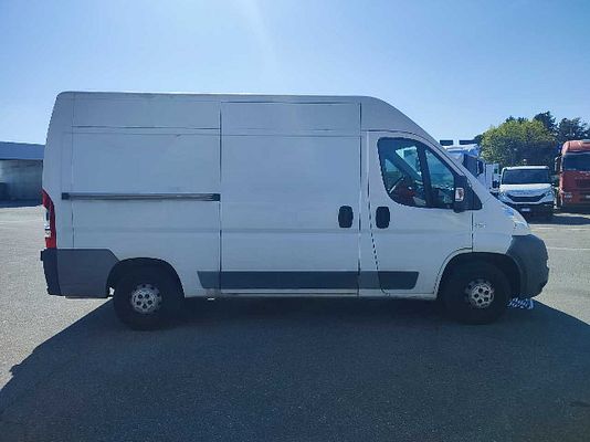 Vehicle image 5 / 10