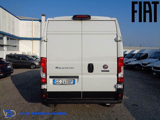 Vehicle image 5 / 15