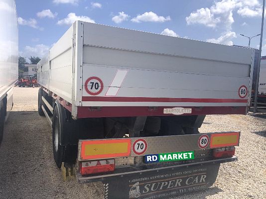Vehicle image 1 / 4
