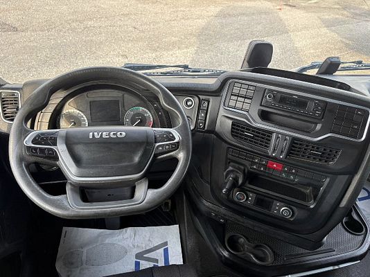 Vehicle image 11 / 15