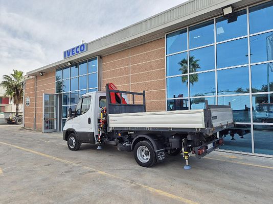 Vehicle image 3 / 7