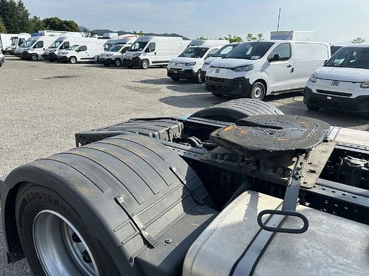 Vehicle image 7 / 14