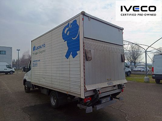 Vehicle image 8 / 10