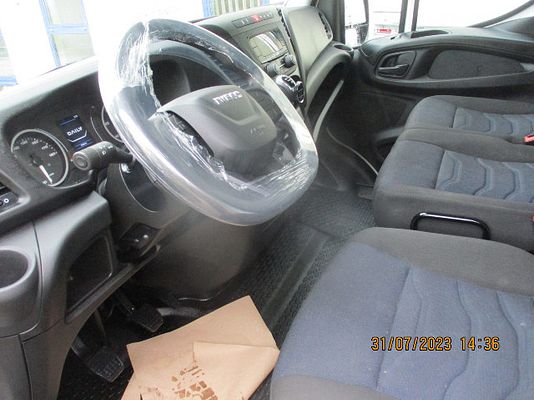 Vehicle image 5 / 5