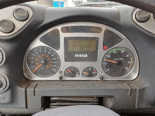 Vehicle image 8 / 9