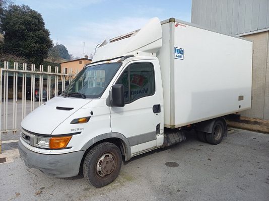Vehicle image 3 / 5