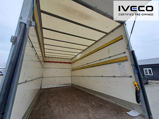 Vehicle image 10 / 16