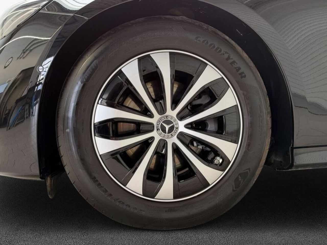 Mercedes-Benz E-Klasse – Bild 7