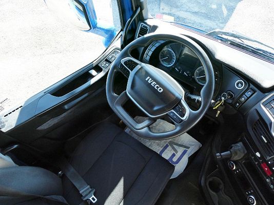 Vehicle image 13 / 15